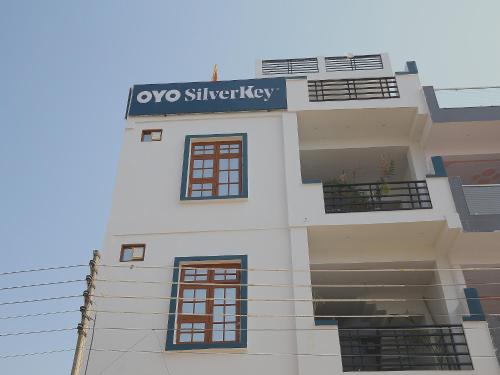 OYO SilverKey Guest House Near Lulu Mall