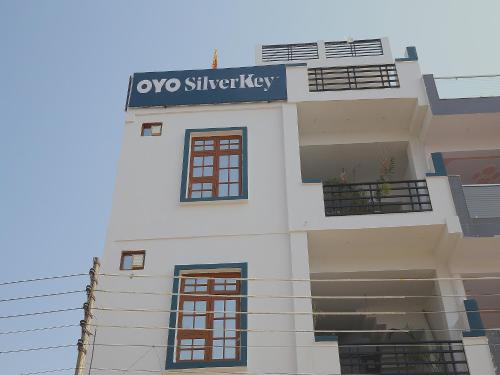 OYO SilverKey Guest House Near Lulu Mall