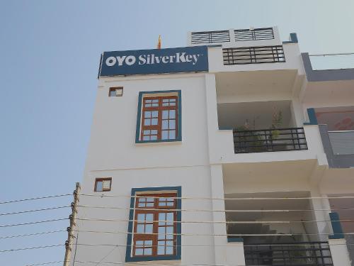 OYO SilverKey Guest House Near Lulu Mall