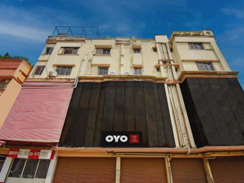 Super OYO Flagship Red Stone Near Netaji Subhash Chandra Bose International Airport