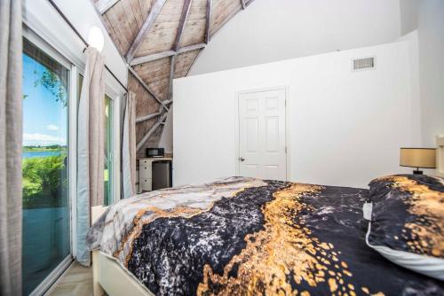 ROOM 04 - Lake Sumner - image 6