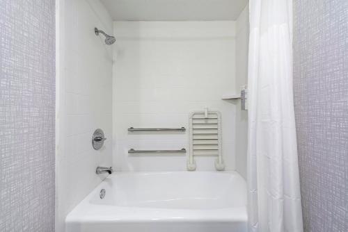 Wingate by Wyndham Los Angeles Airport - image 11
