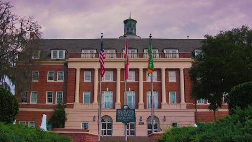 Kilátás, Mid-Century Comfy-Chic Chateau 3/2 Pet Friendly near Tallahssee Múzeum