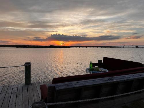 ทัศนียภาพ, Sunset at Marker 62 on the Intracoastal in หาดเครสเซนต์