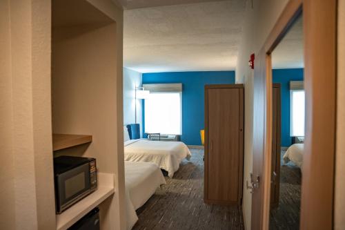 Holiday Inn Express Hotel & Suites West Chester, an IHG Hotel