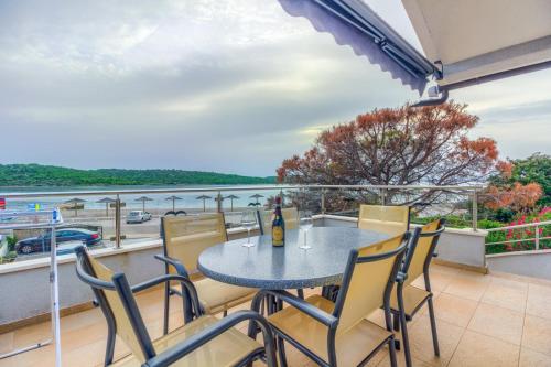 Apartment in Pirovac with sea view, terrace, air conditioning, WiFi (4925-1), Pirovac (fotografie 2)