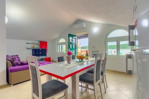 Apartment in Pirovac with sea view, terrace, air conditioning, WiFi (4925-1), Pirovac (fotografie 3)