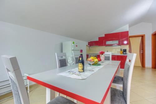 Apartment in Pirovac with sea view, terrace, air conditioning, WiFi (4925-1), Pirovac (fotografie 7)