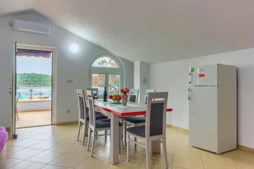 Apartment in Pirovac with sea view, terrace, air conditioning, WiFi (4925-1), Pirovac (fotografie 10)