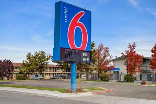 Motel 6-Carson City, NV - Hotel - Carson City