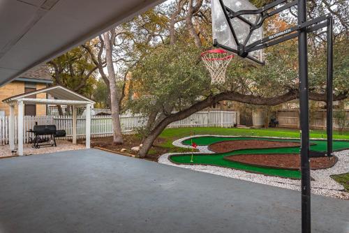 Beautiful Texas Ranch House, Game Room & Minigolf in San Antonio, USA