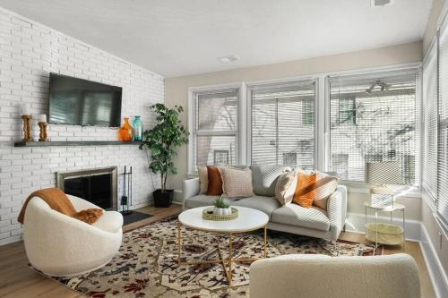 FallsChurch, Tysons Corner, Dulles airport, DC FallsChurch, Tysons Corner, Dulles airport, DC