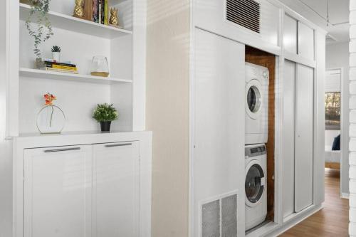 FallsChurch, Tysons Corner, Dulles airport, DC FallsChurch, Tysons Corner, Dulles airport, DC