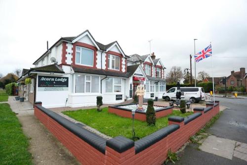 Acorn Lodge Hotel Gatwick & Parking