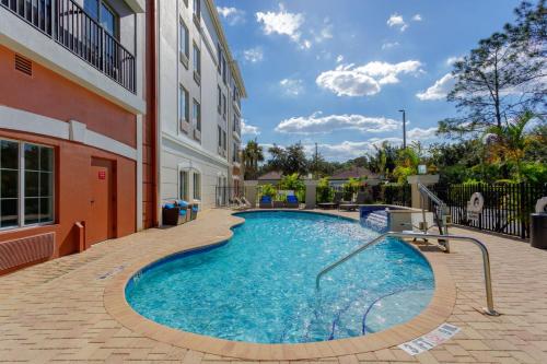 Holiday Inn Express Tampa North Telecom Park an IHG Hotel - image 5
