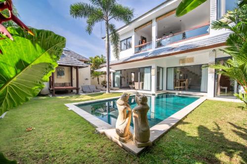 Three-Bedroom Villa image 4