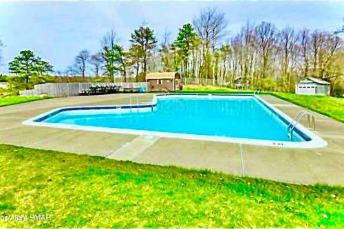 Huge villa in the hearth of Poconos near all.