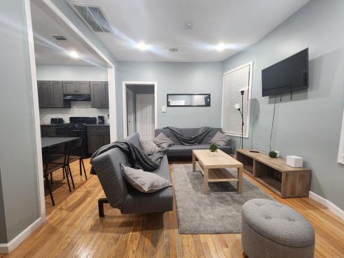 Mins to NYC, Cosy 3 Bedroom Apartment