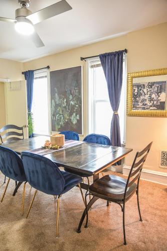 Chic 4BR Dwelling with Backyard in Philadelphia, Filadelfie (fotografie 8)