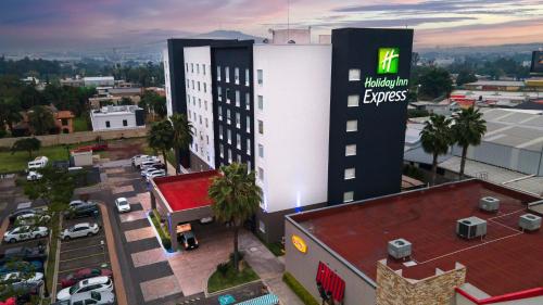 Holiday Inn Express & Suites Guadalajara Aeropuerto By IHG - 숙소 외관