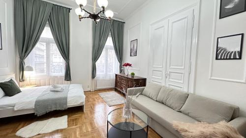 Jozsef 68 Apartment - Near NewYork Cafe, Budapest