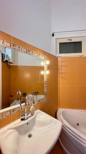 Jozsef 68 Apartment - Near NewYork Cafe 5