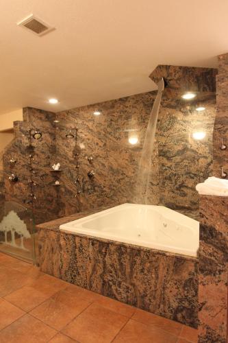 ห้องน้ำ, เดอะกรีนเวลล์ นน์ แอนด์ คอนเวนชั่นเซ็นเตอร์ (The Greenwell Inn and Convention Center) in ไพรซ์ (UT)