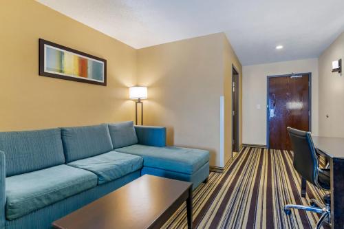 Comfort Inn & Suites