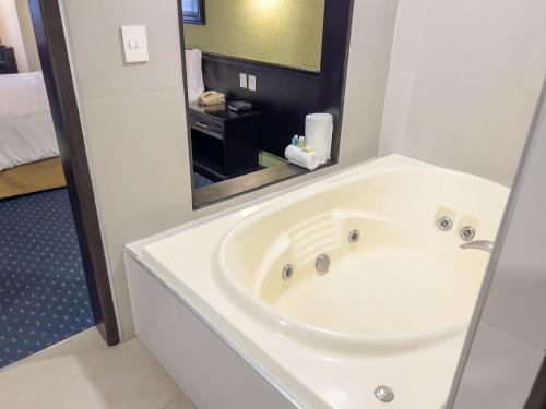 511672986 Holiday Inn San Luis Potosi-Quijote by IHG