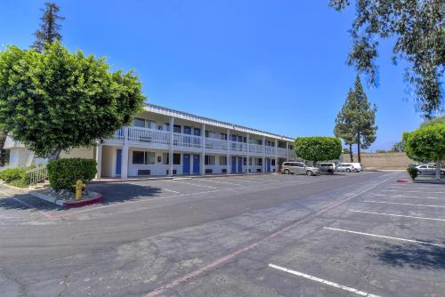 Motel 6-Claremont, CA