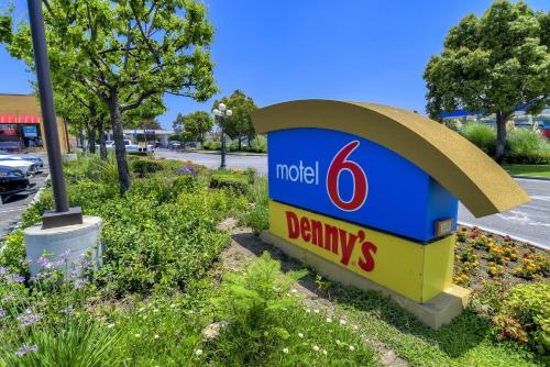 Motel 6-Claremont, CA