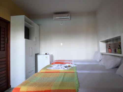 4 twin beds