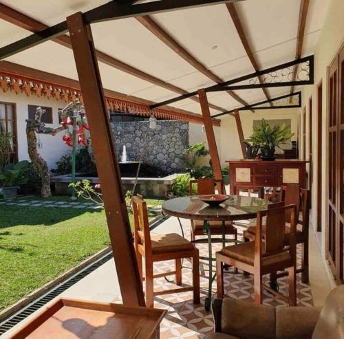 Veranda Java - Traditional & Modern Javanese Villa