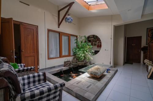 Veranda Java - Traditional & Modern Javanese Villa
