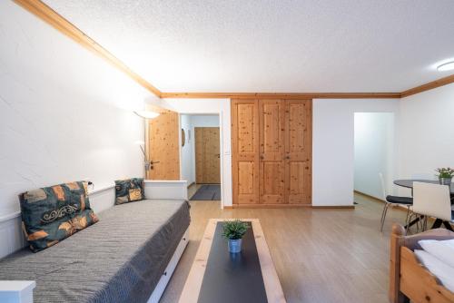 2203 Modernes Studio mit Balkon in Vulpera, Schweiz