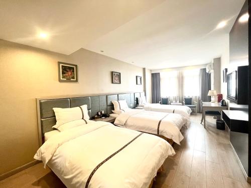 3 twin beds