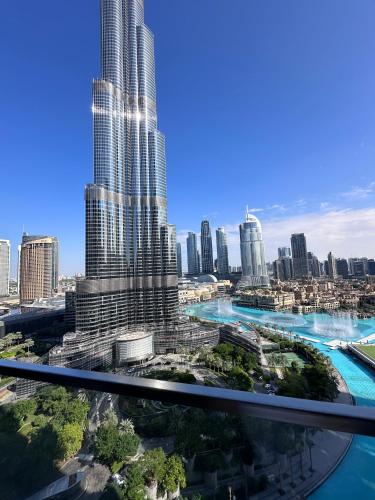 Luxury 3-bedroom apartment with a stunning view of the Burj Khalifa and the Fountain