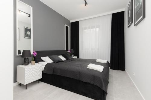 Apartment with Balcony by the Park in Łódź by Renters Prestige Apartment with Balcony by the Park in Łódź by Renters Prestige