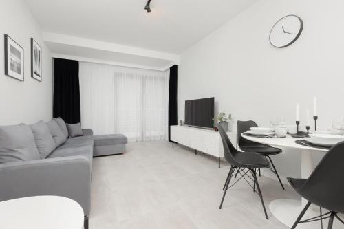 Apartment with Balcony by the Park in Łódź by Renters Prestige Apartment with Balcony by the Park in Łódź by Renters Prestige