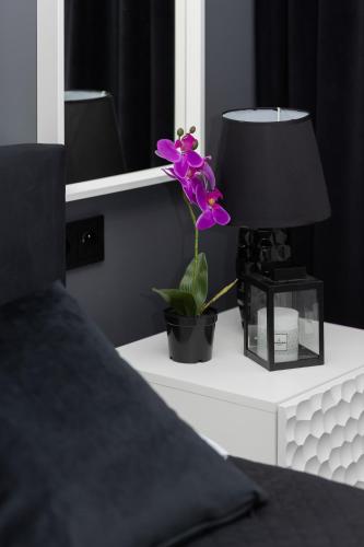 Apartment with Balcony by the Park in Łódź by Renters Prestige Apartment with Balcony by the Park in Łódź by Renters Prestige