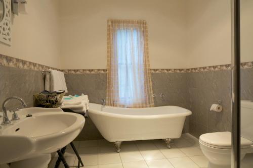 2 bedrooms, 3 beds