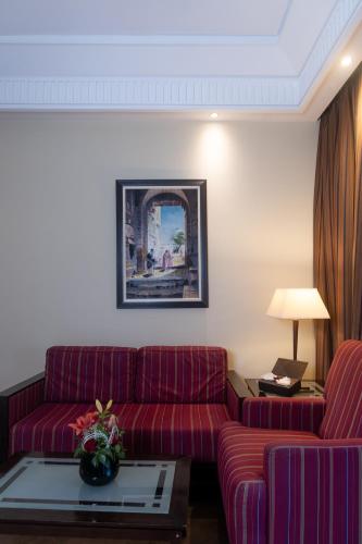 Premium Room, King Size Bed, Pool and Atlas mountains View image 4