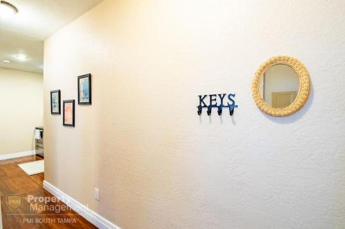 Dead Poets Society- U of Tampa Flat in N Hyde Park in Tampa, USA