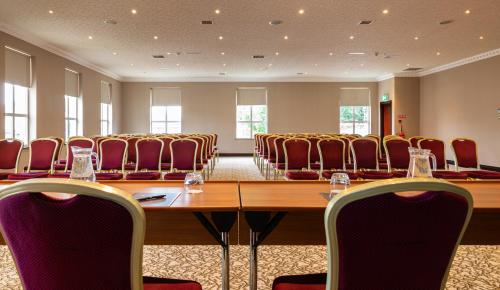Seven Oaks Hotel - image 4