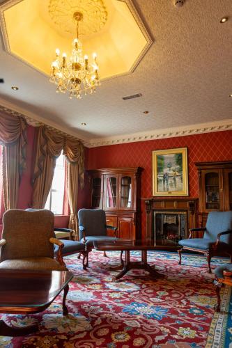 Exterior view, Seven Oaks Hotel in Carlow