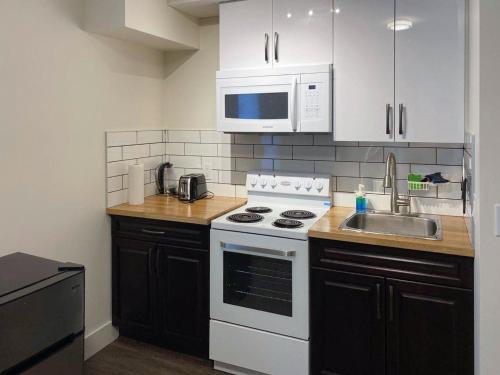 Calming 1bedroom Units With Balcony And City View - image 3
