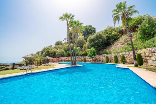 Spacious Apt in Exclusive Torre Halcones, Ideal for Golf - Apartment - Málaga