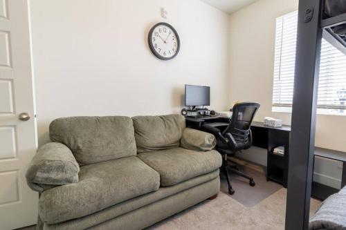 Extended Stay Condo at Rockwell Ranch - 3BR, Wi-Fi