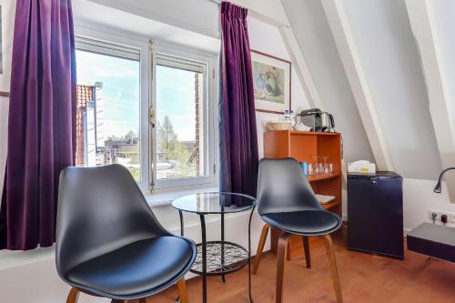 City-centre, Canal-house, luxurious , stylish bedroom, ensuite bathroom, Amsterdam (photo 6)