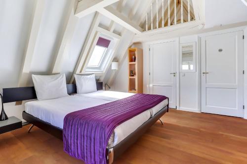 City-centre, Canal-house, luxurious , stylish bedroom, ensuite bathroom, Amsterdam (photo 2)